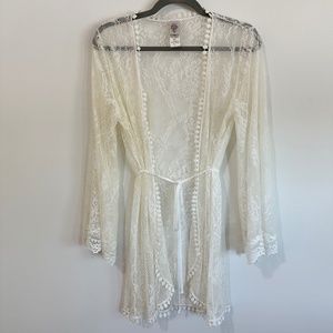 NWOT In Bloom White Lace Robe Cover Women's M